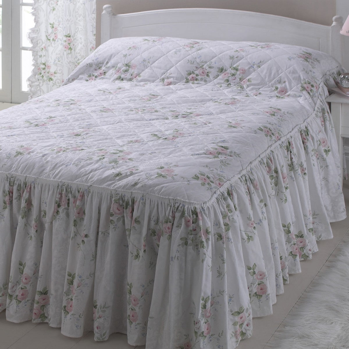 Vantona Charlotte Fully Quilted Scalloped Throw 240 x 220cm Pink