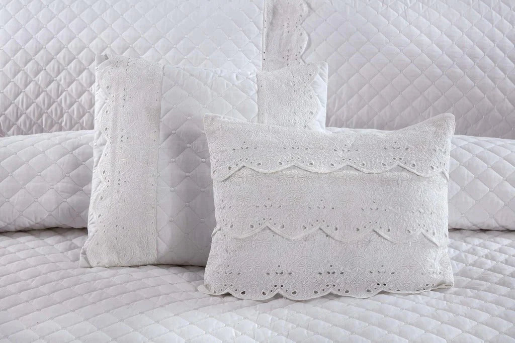 Vantona Byzantium Schiffli Lace Throw - White