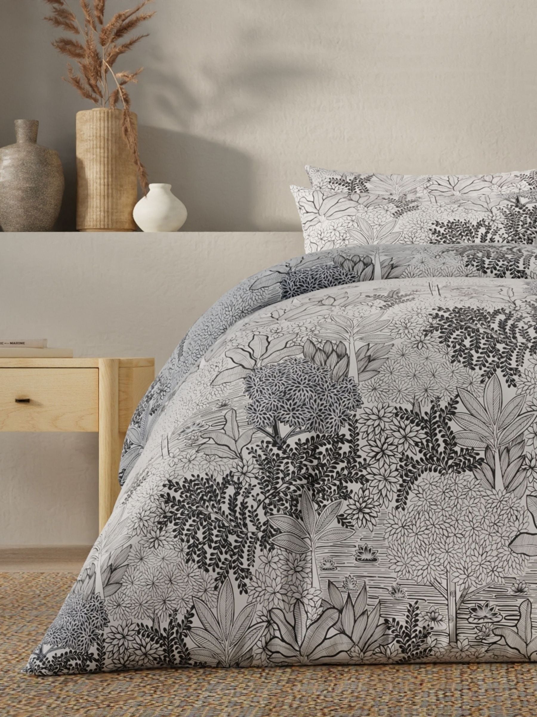 Vantona Essentials Range Kiki Duvet Cover Set - Black