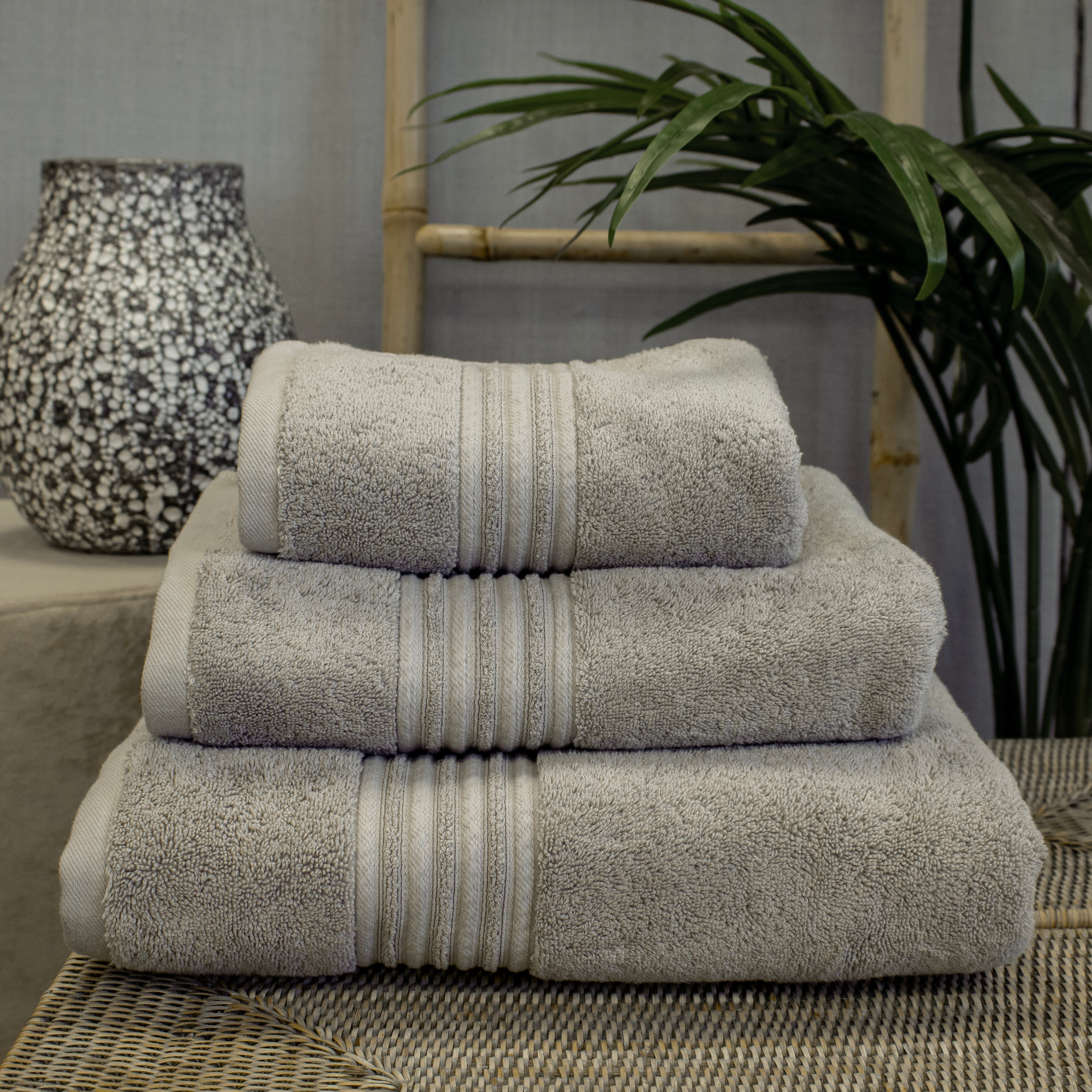 Vantona 100% Cotton 700gsm beautiful luxurious Towels